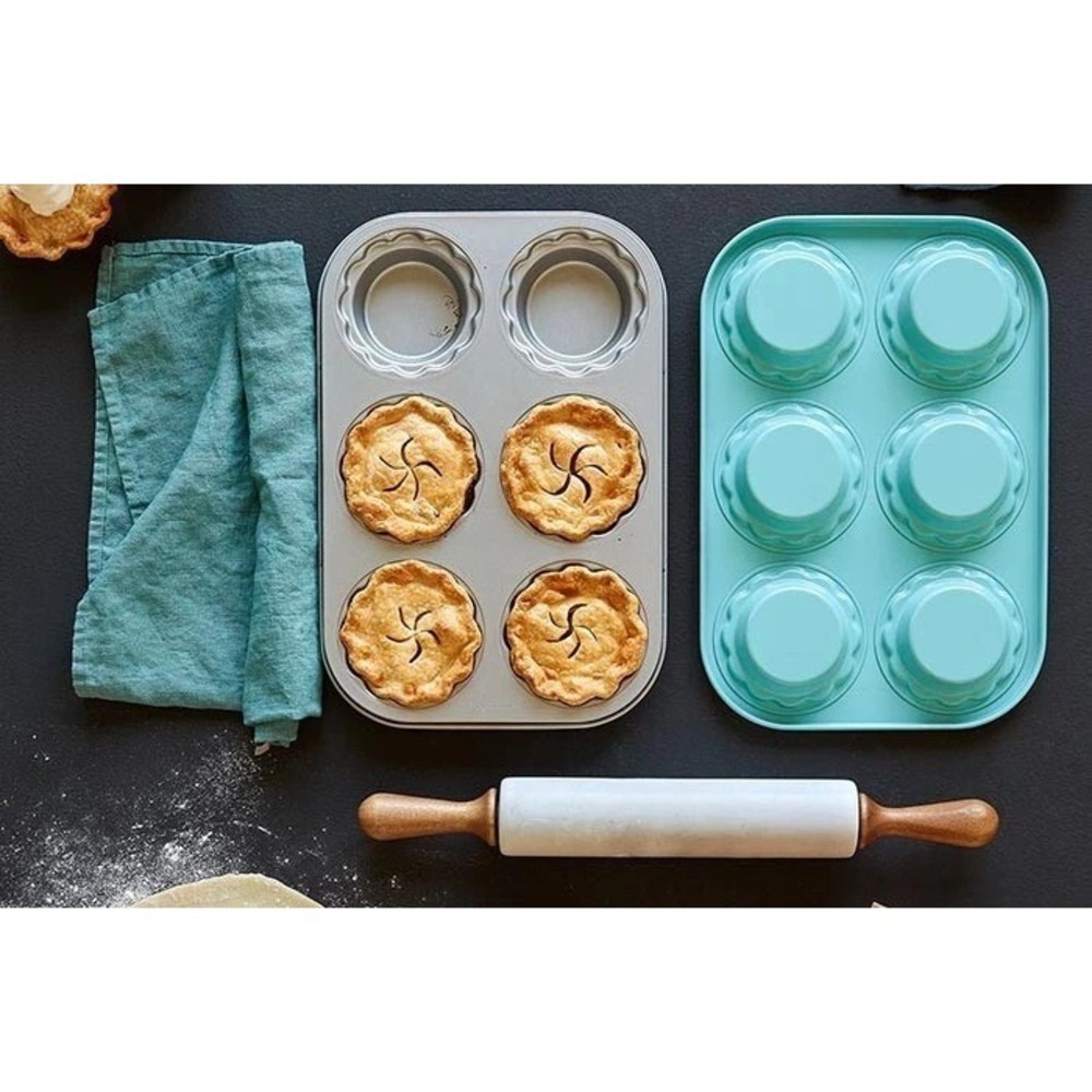 New Pampered Chef Mini Pie Pan and Pie Dough Cutter